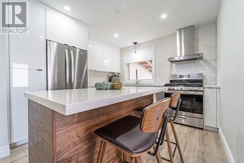 15 Greenwood Street, Hamilton, ON - Indoor Photo Showing Kitchen