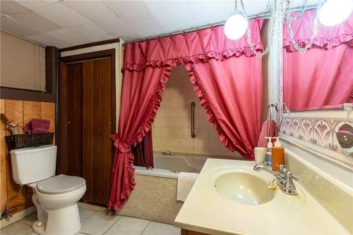 5473 Hillsdale Avenue, Niagara Falls, ON - Indoor Photo Showing Bathroom