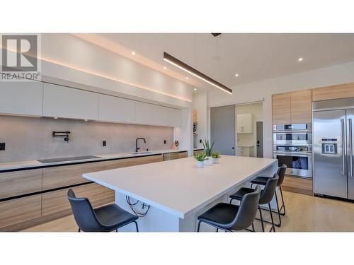 182 Avery Place, Penticton, BC - Indoor Photo Showing Kitchen