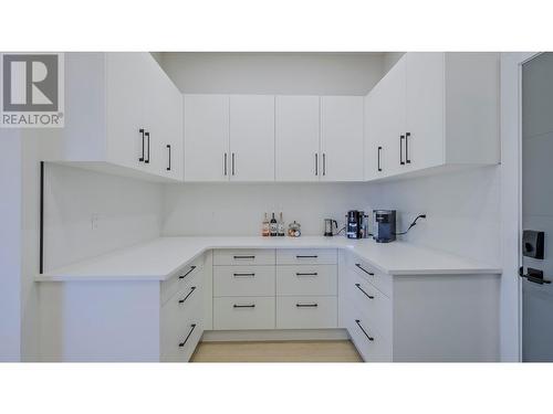 182 Avery Place, Penticton, BC - Indoor Photo Showing Kitchen