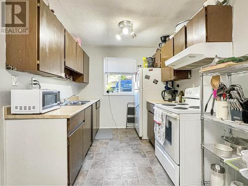 66 605 Carson Drive, Williams Lake, BC - Indoor Photo Showing Kitchen