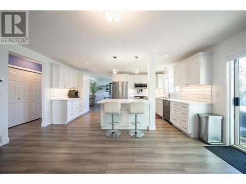 294 Marigold Road, Kelowna, BC - Indoor Photo Showing Kitchen