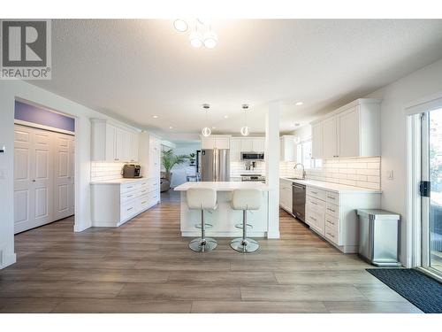 294 Marigold Road, Kelowna, BC - Indoor Photo Showing Kitchen With Upgraded Kitchen