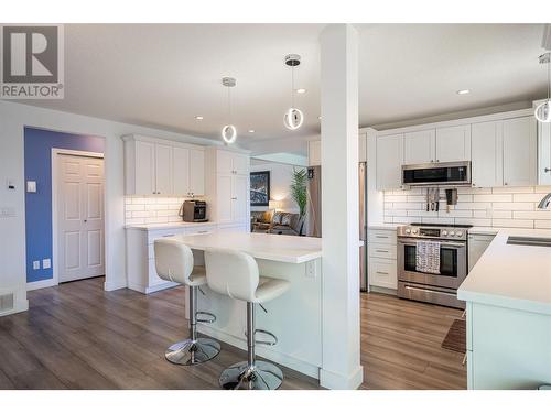 294 Marigold Road, Kelowna, BC - Indoor Photo Showing Kitchen With Double Sink With Upgraded Kitchen