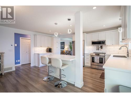 294 Marigold Road, Kelowna, BC - Indoor Photo Showing Kitchen With Double Sink With Upgraded Kitchen