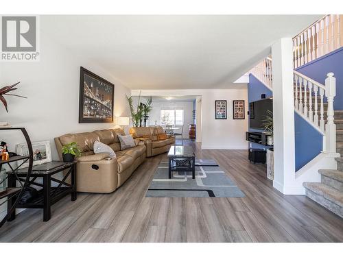 294 Marigold Road, Kelowna, BC - Indoor Photo Showing Living Room