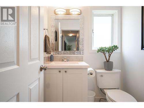 294 Marigold Road, Kelowna, BC - Indoor Photo Showing Bathroom