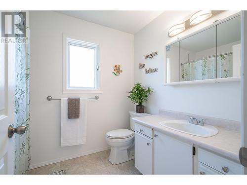 294 Marigold Road, Kelowna, BC - Indoor Photo Showing Bathroom