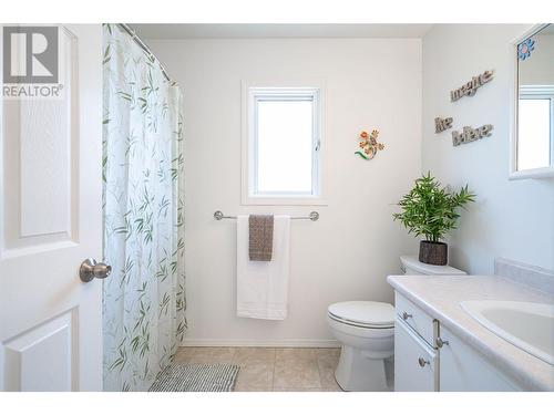 294 Marigold Road, Kelowna, BC - Indoor Photo Showing Bathroom