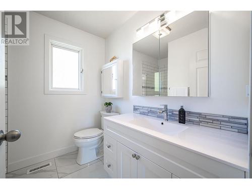 294 Marigold Road, Kelowna, BC - Indoor Photo Showing Bathroom