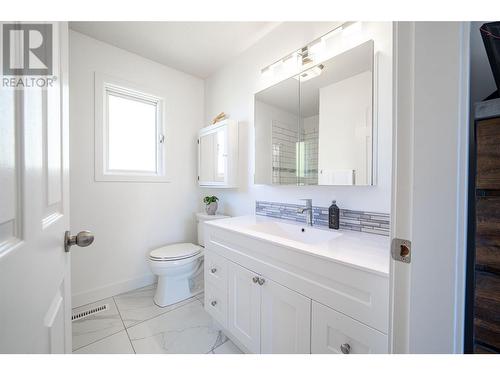 294 Marigold Road, Kelowna, BC - Indoor Photo Showing Bathroom