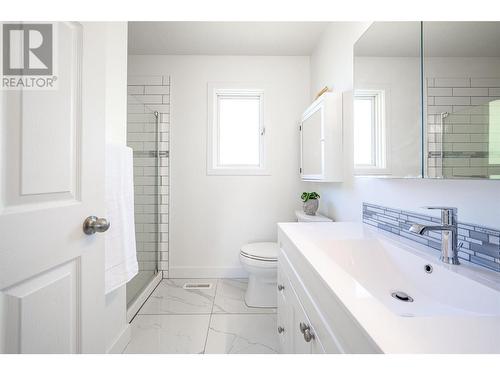 294 Marigold Road, Kelowna, BC - Indoor Photo Showing Bathroom