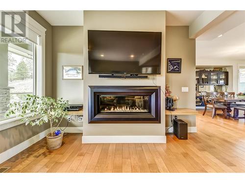 1788 Shayler Place, Kelowna, BC - Indoor Photo Showing Living Room With Fireplace