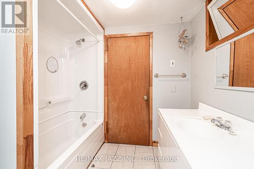 Lower - 2 Rockcliffe Street, Oshawa (Donevan), ON - Indoor Photo Showing Bathroom