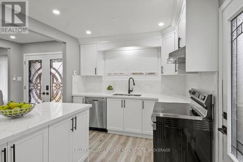 719 Central Park Boulevard N, Oshawa (Centennial), ON - Indoor Photo Showing Kitchen With Double Sink With Upgraded Kitchen