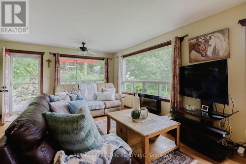 167 Craig Road, Alnwick/Haldimand, ON - Indoor Photo Showing Living Room