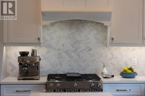 56 Fieldstone Crescent S, Middlesex Centre (Komoka), ON - Indoor Photo Showing Kitchen