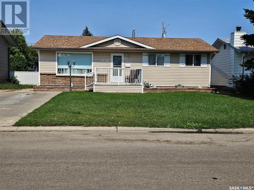 1438 Spadina Street W, Moose Jaw, SK - Outdoor With Deck Patio Veranda