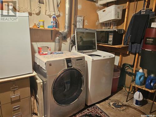 1438 Spadina Street W, Moose Jaw, SK - Indoor Photo Showing Laundry Room