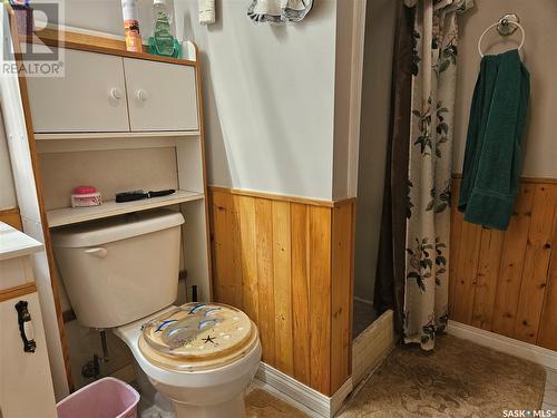 1438 Spadina Street W, Moose Jaw, SK - Indoor Photo Showing Bathroom