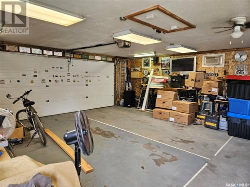 1438 Spadina Street W, Moose Jaw, SK - Indoor Photo Showing Garage