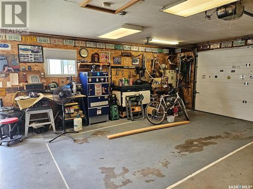 1438 Spadina Street W, Moose Jaw, SK - Indoor Photo Showing Garage