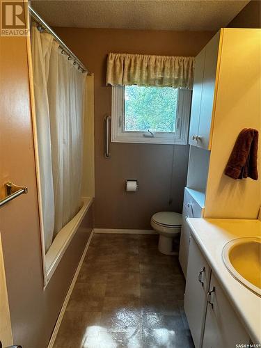 206 2Nd Avenue E, Lampman, SK - Indoor Photo Showing Bathroom