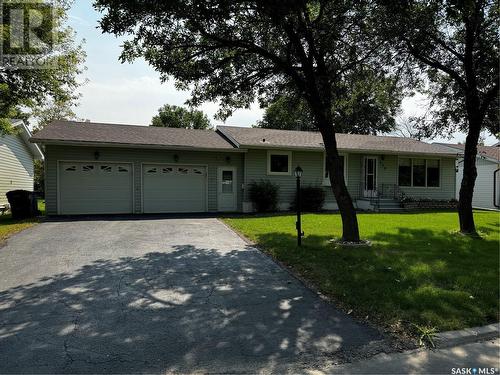 206 2Nd Avenue E, Lampman, SK - Outdoor With Facade