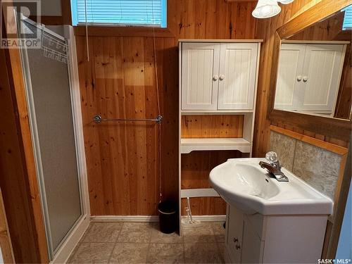 206 2Nd Avenue E, Lampman, SK - Indoor Photo Showing Bathroom