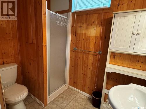 206 2Nd Avenue E, Lampman, SK - Indoor Photo Showing Bathroom