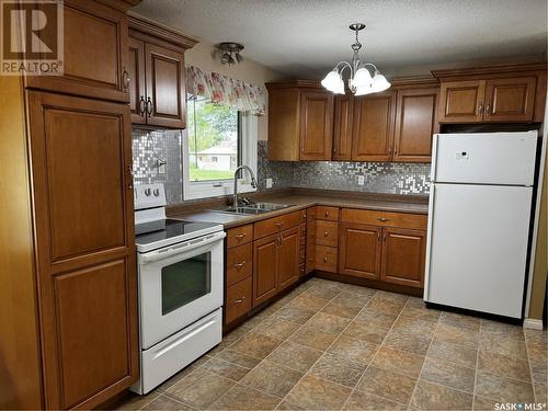 206 2Nd Avenue E, Lampman, SK - Indoor Photo Showing Kitchen With Double Sink