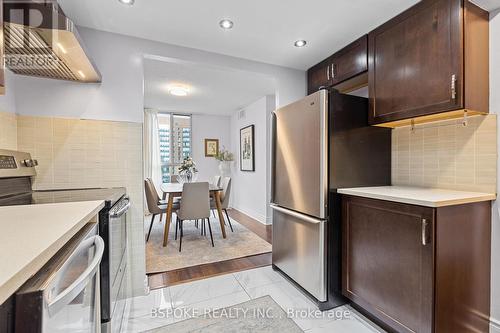 1611 - 115 Hillcrest Avenue, Mississauga (Cooksville), ON - Indoor Photo Showing Kitchen