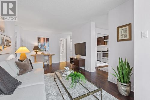 1611 - 115 Hillcrest Avenue, Mississauga (Cooksville), ON - Indoor Photo Showing Living Room