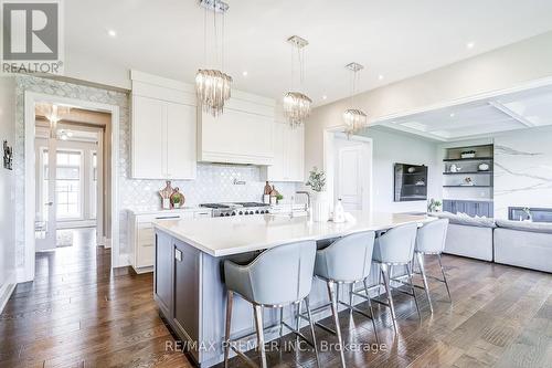 344 Amos Drive, Caledon, ON - Indoor Photo Showing Kitchen With Upgraded Kitchen