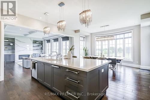 344 Amos Drive, Caledon, ON - Indoor Photo Showing Kitchen With Upgraded Kitchen