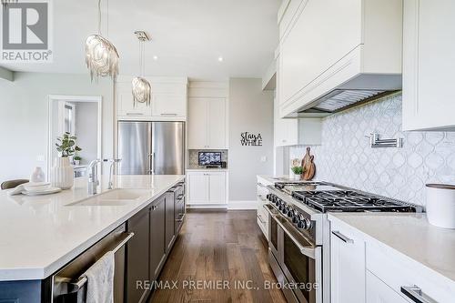 344 Amos Drive, Caledon, ON - Indoor Photo Showing Kitchen With Double Sink With Upgraded Kitchen