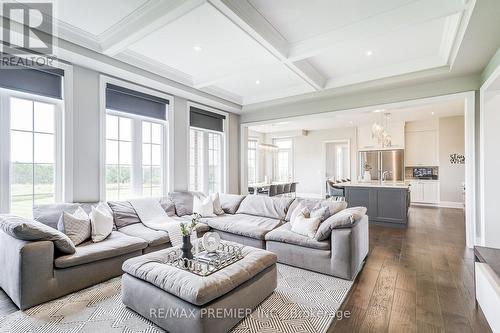 344 Amos Drive, Caledon, ON - Indoor Photo Showing Living Room