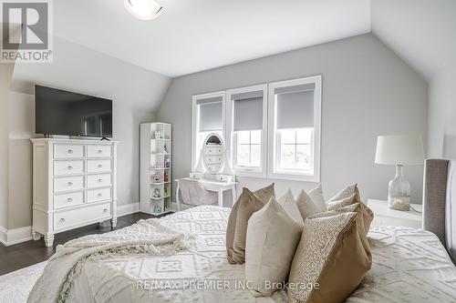 344 Amos Drive, Caledon, ON - Indoor Photo Showing Bedroom