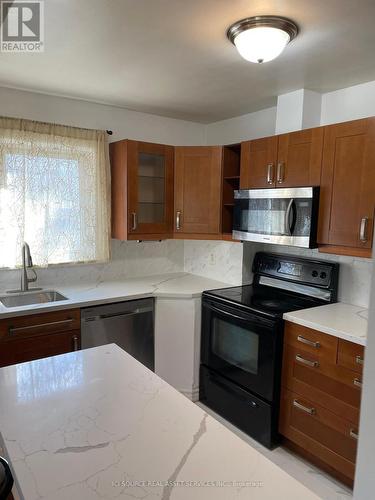 78 Tormore Drive, Richmond Hill, ON - Indoor Photo Showing Kitchen