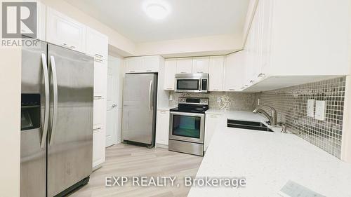 2530 - 3888 Duke Of York Boulevard S, Mississauga (City Centre), ON - Indoor Photo Showing Kitchen With Double Sink