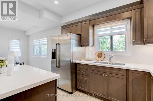 7387 Sherrilee Crescent, Niagara Falls, ON - Indoor Photo Showing Kitchen With Double Sink