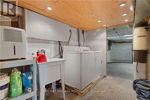 112 Clara Street, Thorold, ON - Indoor Photo Showing Laundry Room