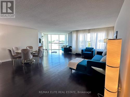 1003 - 185 Ontario Street, Kingston, ON - Indoor Photo Showing Living Room