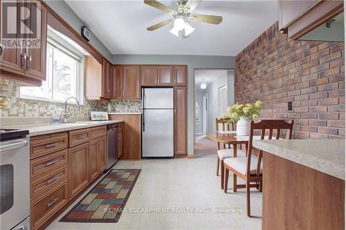 247 Fernwood Crescent, Hamilton (Hampton Heights), ON - Indoor Photo Showing Kitchen With Double Sink