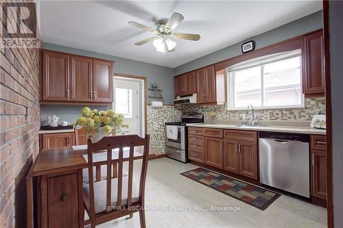 247 Fernwood Crescent, Hamilton (Hampton Heights), ON - Indoor Photo Showing Kitchen