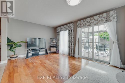 337 Featherstone Crescent, Kitchener, ON - Indoor