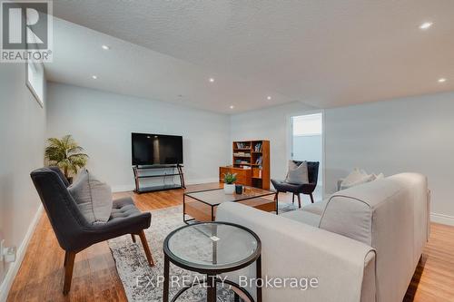 337 Featherstone Crescent, Kitchener, ON - Indoor Photo Showing Living Room