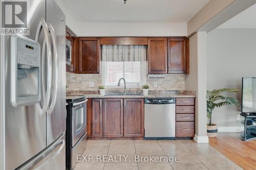 337 Featherstone Crescent, Kitchener, ON - Indoor Photo Showing Kitchen