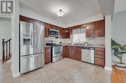 337 Featherstone Crescent, Kitchener, ON - Indoor Photo Showing Kitchen