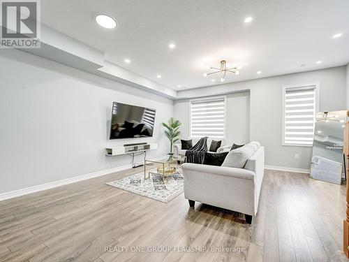 5 Rapids Lane, Hamilton (Vincent), ON - Indoor Photo Showing Living Room